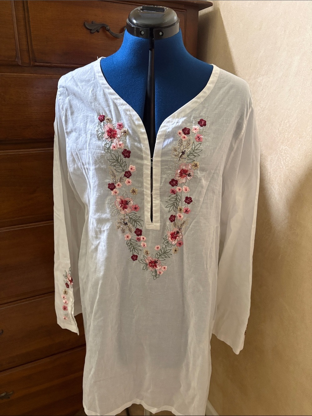 New Listing Leilani  White Long-Sleeve Embroidered V-Neck Tunic
